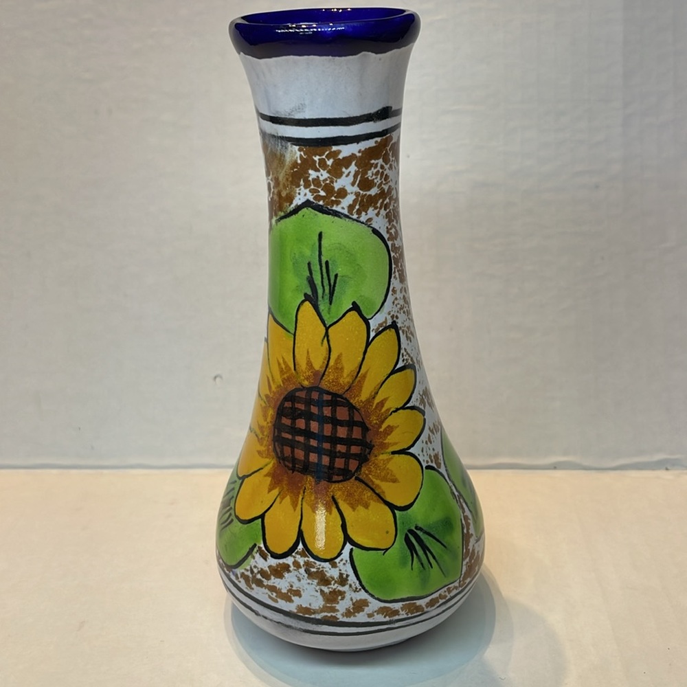 Talavera Mexican Pottery hand painted sunflower Bud Vase 6.5” tall. Vivid colour